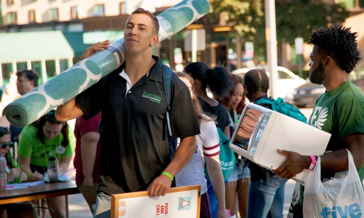 Students moving in to dorms